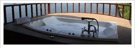 houseboat with jacuzzi